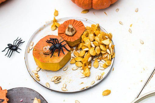 raw pepitas, roasted pepitas, pumpkin seeds, pumpkin recipes
