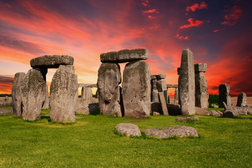 Virtual Visit to Stonehenge - An Immersive 360° Experience